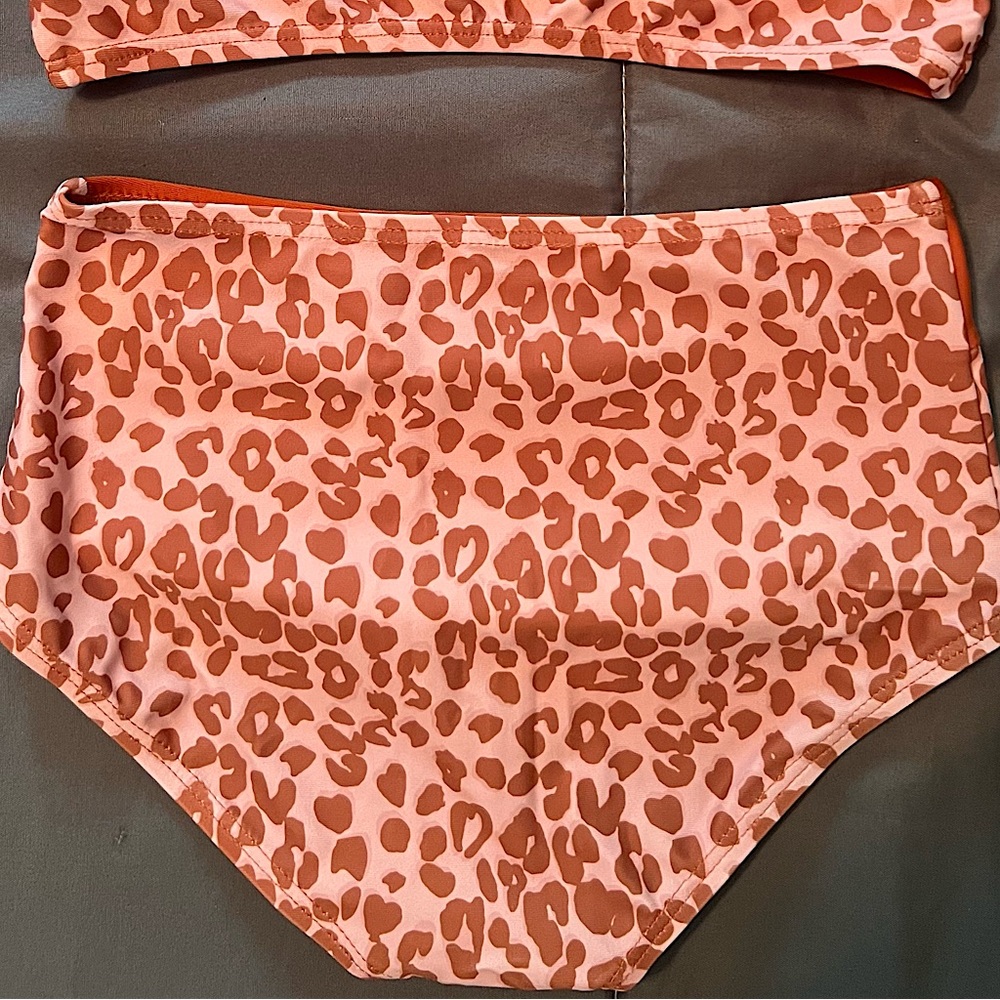 Girls size XXL(8) New W/out Tags(came that way) 2 piece Leopard Swimsuit Bikini - Picture 3 of 5